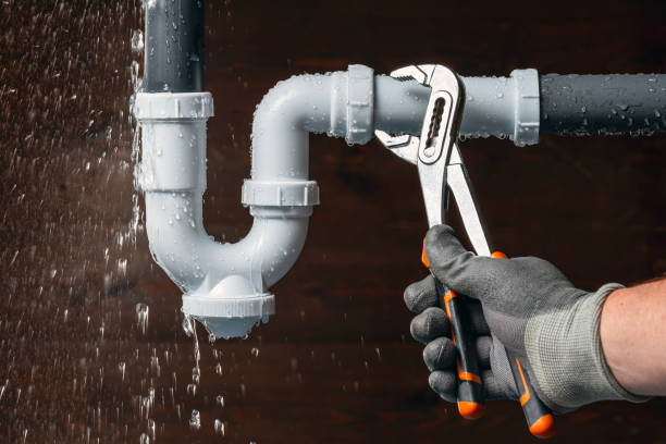 Professional Pipe Repair technician working in Hamshire, TX